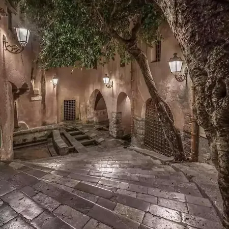 Casa Carmine Papa דירה *